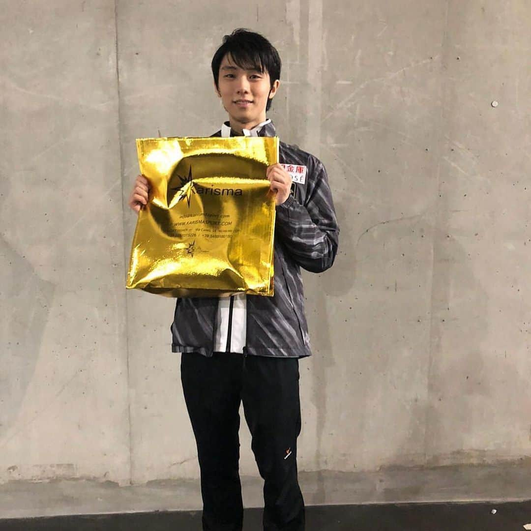 羽生結弦さんのインスタグラム写真 - (羽生結弦Instagram)「#Repost @giegi_by_karisma  We will always give him a Gold💕 🇯🇵 #yuzuruhanyu #yuzu ##hanyuyuzuru  #羽生結弦 #figureskating #figureskater」12月9日 13時29分 - yuzu_kanami