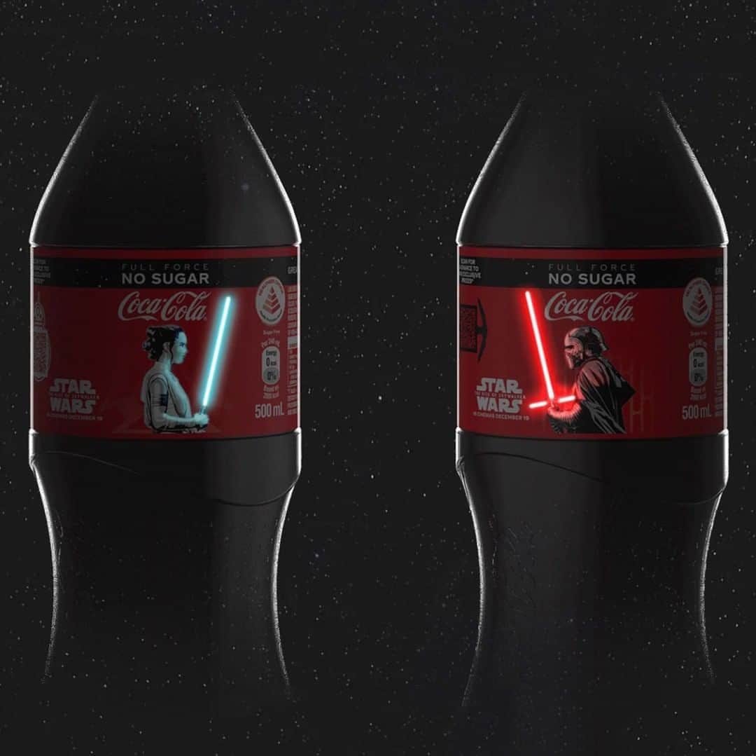 HYPEBEASTさんのインスタグラム写真 - (HYPEBEASTInstagram)「#hypeAF: @cocacola is gearing up for the release of ‘Star Wars: The Rise of Skywalker’ with a set of light-up OLED Rey and Kylo Ren lightsabers bottles. It’s limited to just 8,000 pieces and will available exclusively in Singapore via a scavenger hunt. Head to the link in our bio for more details. ⁠ Photo: @cocacolasg」12月9日 14時00分 - hypebeast
