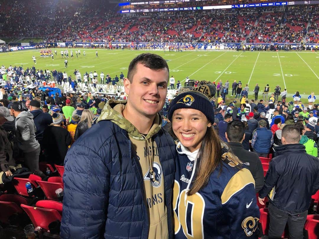 カイラ・ロスのインスタグラム：「Sunday night lights🤩🏈 #ramshouse」