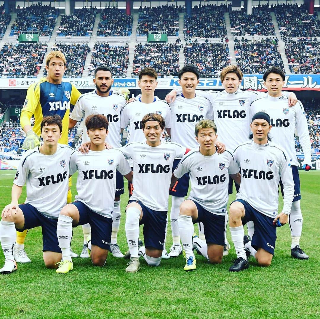 林彰洋のインスタグラム：「FINAL MATCH  今シーズン多くのサポートをいただきありがとうございました。 最終戦を終え年間順位2位が確定しましたが、それでもやはり残ったのは喪失感でした。 今シーズンチームの目標である ❗️タイトル奪取❗️ を願って進んできました。 リーグ戦の序盤からいい入りができ、そこから紆余曲折ありましたが自分達で結末の運命を決められる位置まできました。 ただラスト3戦はその部分では思った結果が残せなかった。 ココが何より感じた部分 絶対に結果を残さないといけない試合というものを尽く勝ち取れなかった。 この勝負所に対する教訓をまた是非来季の自分の糧にしたいと思う。  本当に１年間ありがとうございましたm(__)m  #vs横浜fmarinos  #ynwa🔵🔴 #fctokyo」