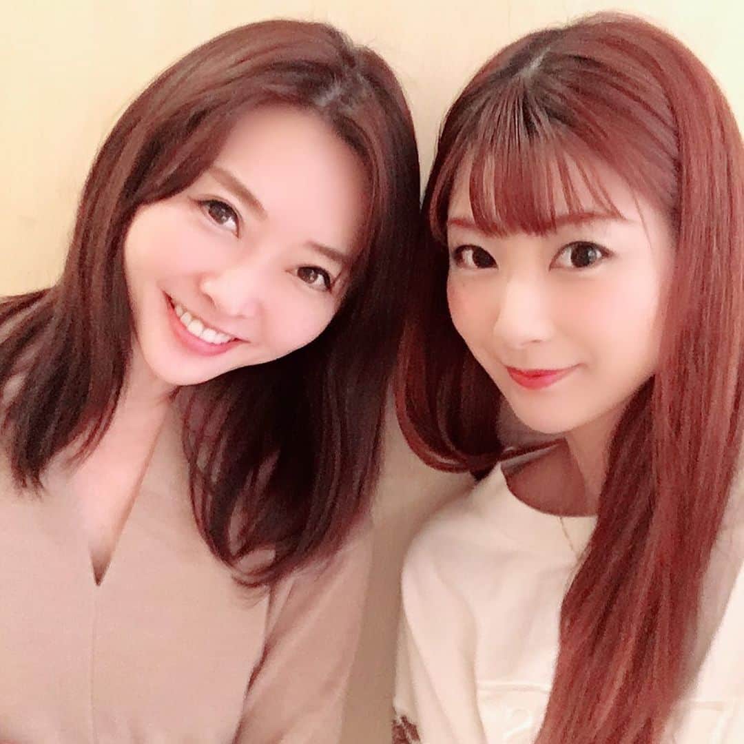 のインスタグラム：「休みの日もあやかちゃんと打ち合わせでした💓  もうすぐクリスマス🎄だね💓  年末頑張ろう❗️👍 #クリスマス #もうすぐクリスマス #年末 #師走」