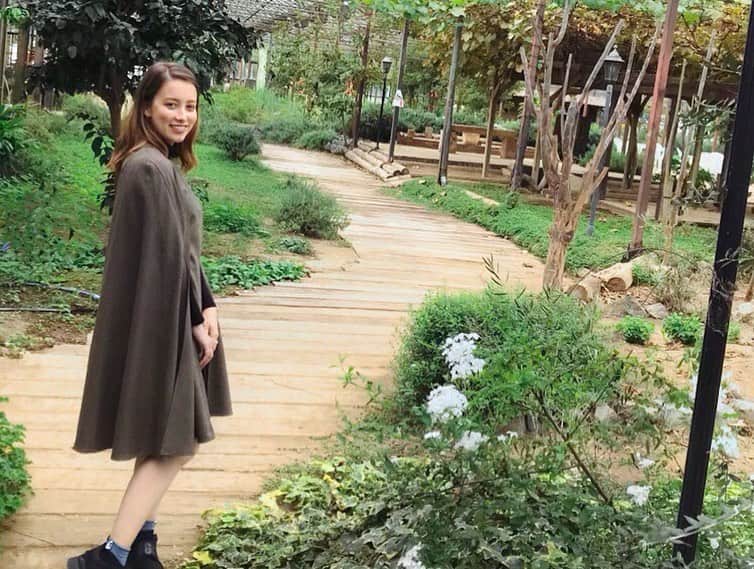 ドーキンズ英里奈さんのインスタグラム写真 - (ドーキンズ英里奈Instagram)「恋バジ💓 ⠀ Spice up Sundayの大多喜ドライブが、 Walker +でまとめられています！ ⠀ 【カラフルデイトリップ】と検索すると 上の方にでてくるよ🤳 ⠀ チェックしてくれたら嬉しいな。 ⠀ ⠀ ⠀ 写真は大多喜ハーブガーデン🌿 ⠀ 今回の衣装は @mes_vacances_official の 4wayワンピースです👗💕 ⠀ ⠀ ⠀ #大多喜ハーブガーデン #恋バジ #コイバジ  #ハーブガーデン #大多喜ドライブ #ドライブ #mesvacances #ミヴァコンス」12月9日 14時32分 - erinadawkins