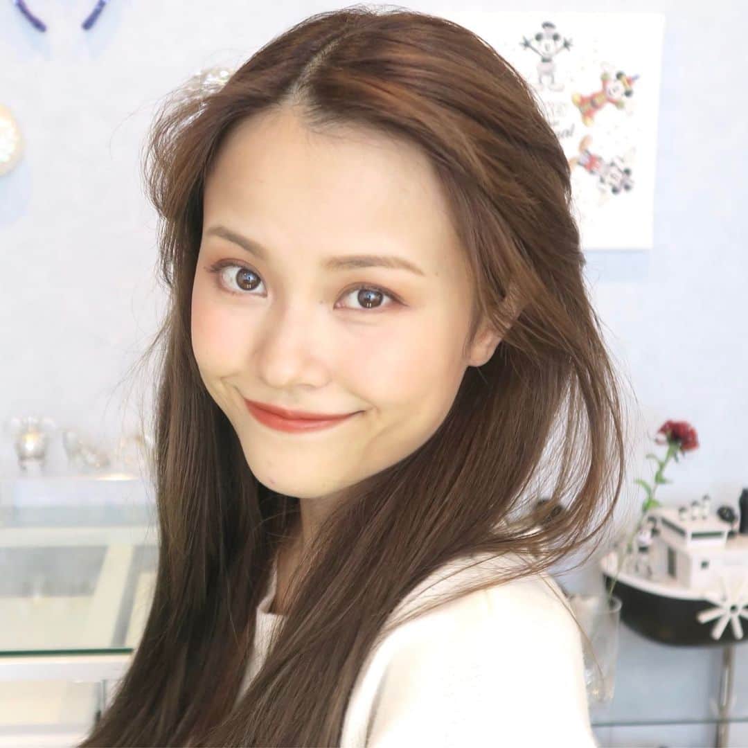 MiracleVellMagicのインスタグラム：「How’s your Monday going so far? 月曜日の調子はどう？☕️私は洗い物をして手がガッサガサのボッロボロになったけどたっぷり塗ったハンドクリームが良い匂いだから結果的に幸せだよ🥴❄️」