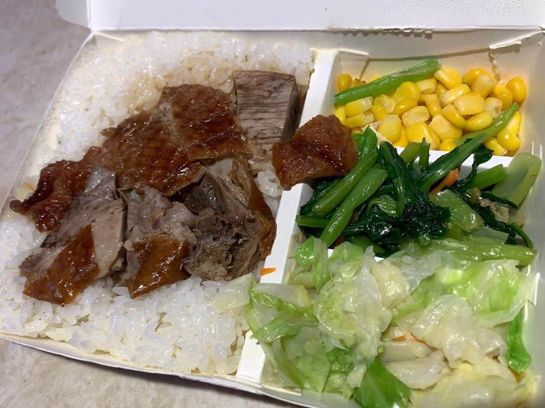 井浦新さんのインスタグラム写真 - (井浦新Instagram)「台湾の現場メシ💥どれも美味い 食べることを大切にする文化だから 早メシはあってもメシ押しはない！ 健全な現場 #アジアごはんウェイ」12月9日 14時45分 - el_arata_nest