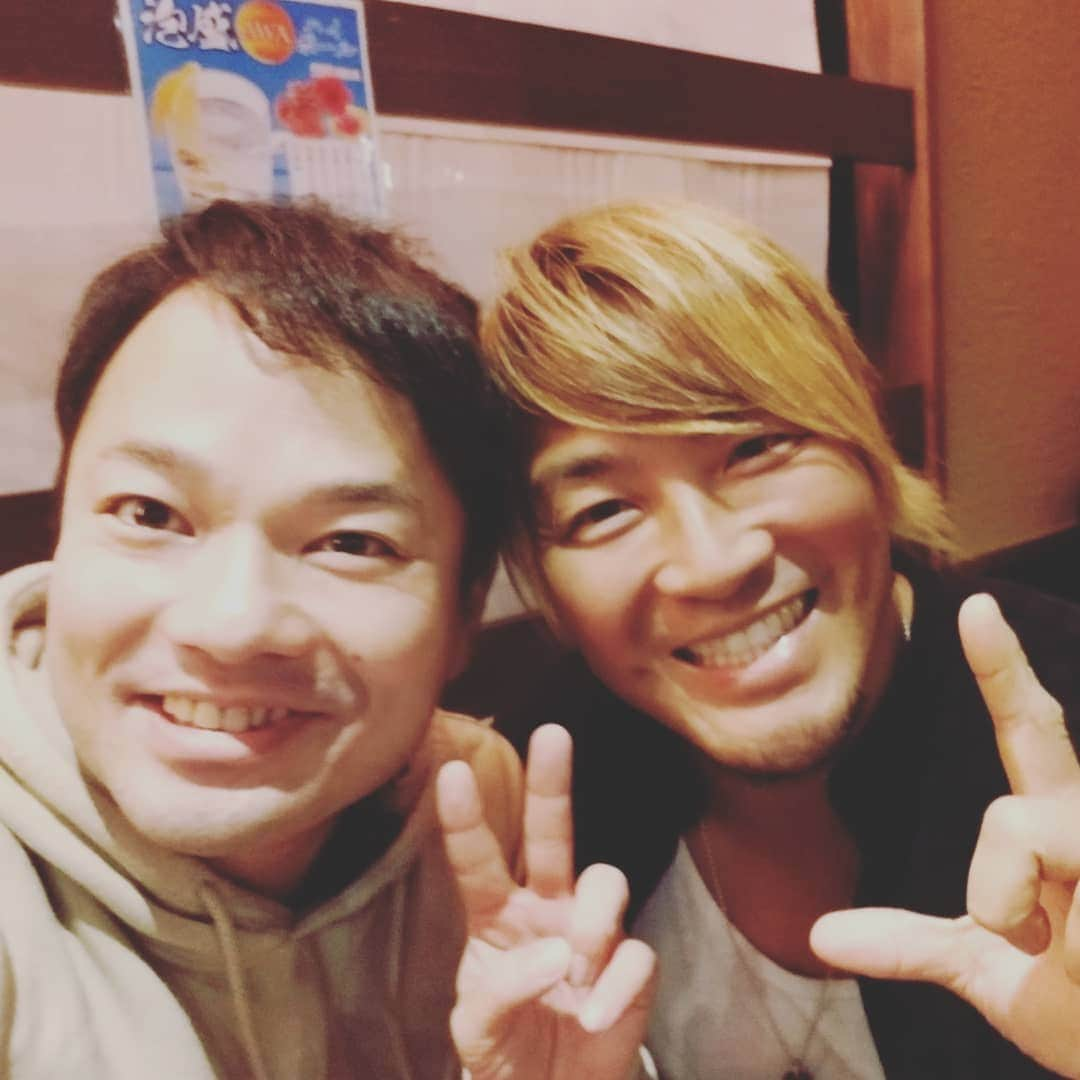 横山裕之さんのインスタグラム写真 - (横山裕之Instagram)「めちゃくちゃカッコいい人達と一緒に。  新日本プロレス。  最高です。  #新日本プロレス #棚橋弘至選手 #飯伏幸太選手 #小島聡選手 #YOH選手 #さいねい龍二さん #天狗 #横山裕之  #吉本興業」12月9日 14時53分 - tengu_yokoyama