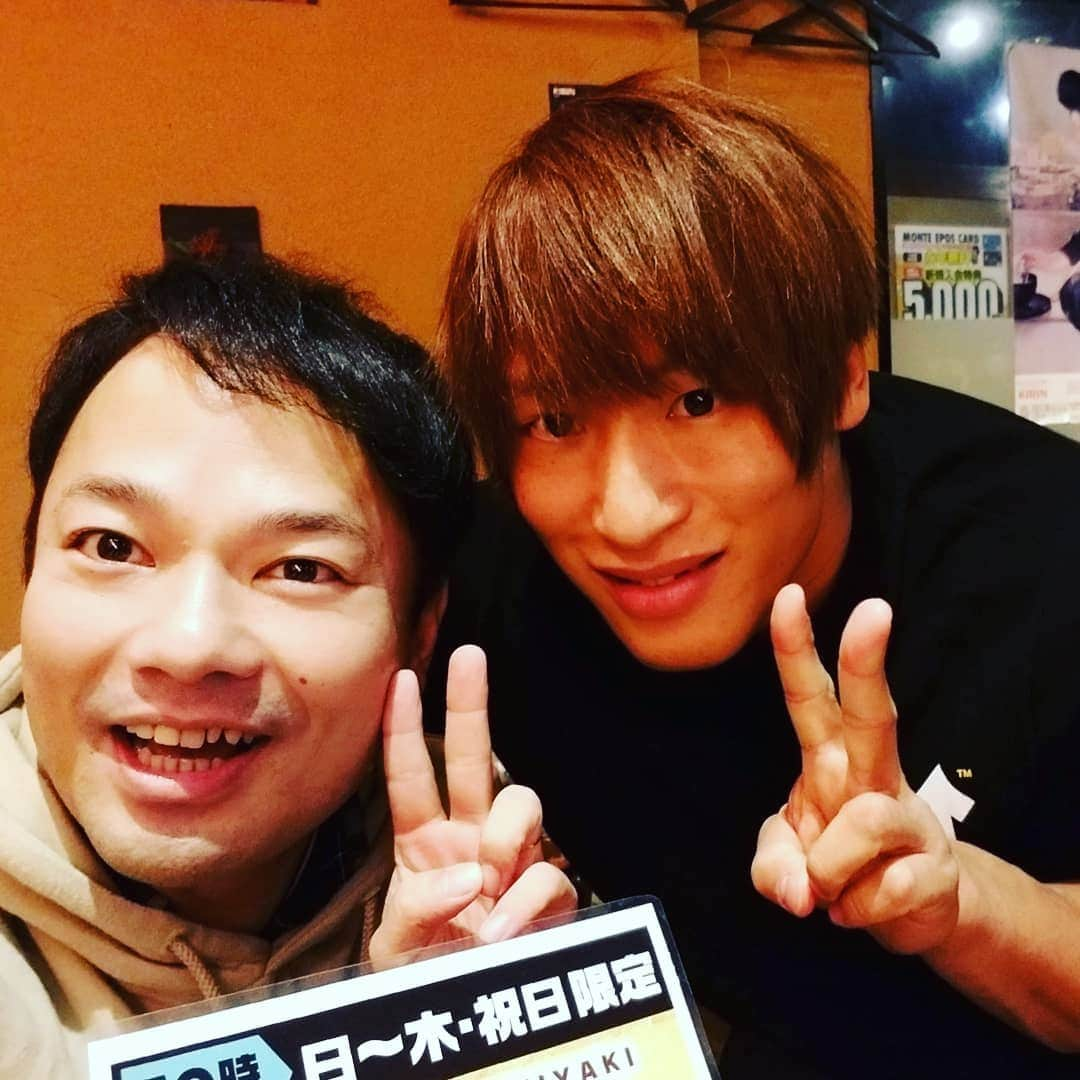 横山裕之さんのインスタグラム写真 - (横山裕之Instagram)「めちゃくちゃカッコいい人達と一緒に。  新日本プロレス。  最高です。  #新日本プロレス #棚橋弘至選手 #飯伏幸太選手 #小島聡選手 #YOH選手 #さいねい龍二さん #天狗 #横山裕之  #吉本興業」12月9日 14時53分 - tengu_yokoyama