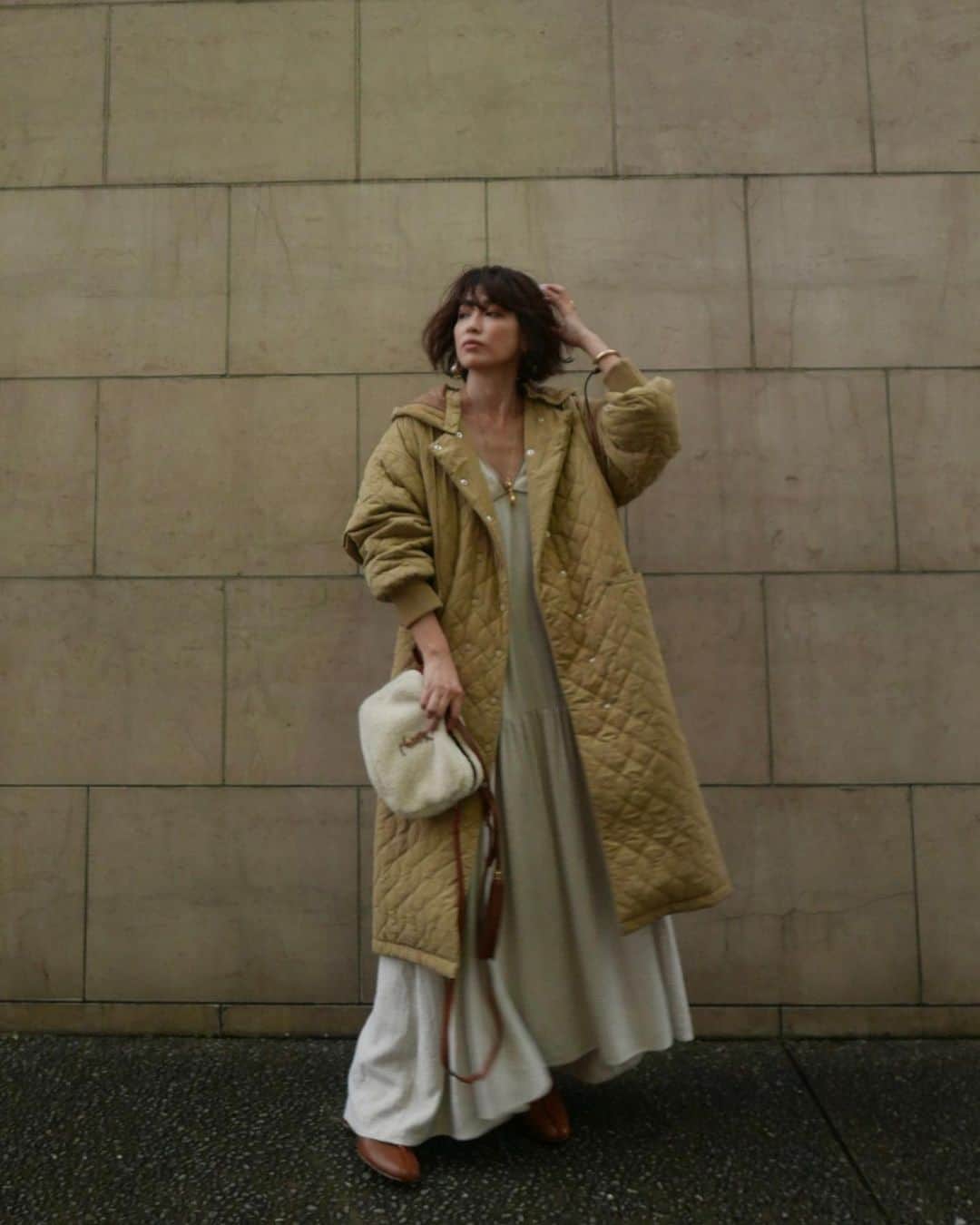 JUNNAさんのインスタグラム写真 - (JUNNAInstagram)「12月12日19時発売の新作一覧が @etretokyo HPにて公開となりました🙌  今週も先行受注で完売してしまった 人気アイテムばかり💪 お見逃しなく！  outer/ #エトレキルティングロングコート  12月12日発売 dress/ #リネンボリュームマキシドレス  販売終了 boots/ #センターシームショートブーツ  発売中 bag/ #ysl  #etretokyo #2019ETREaw#キルティング」12月9日 14時57分 - junna