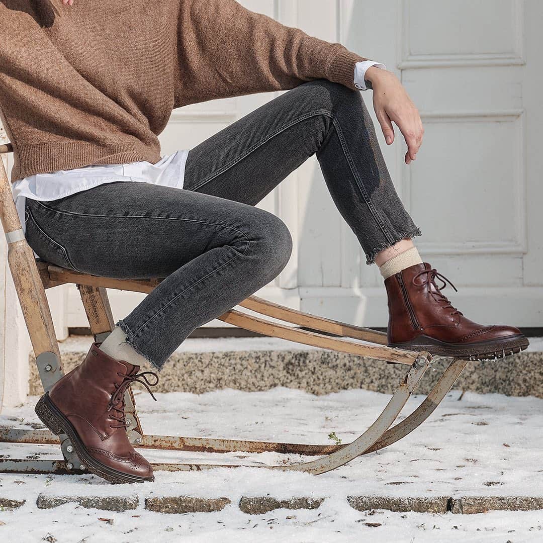 エコーさんのインスタグラム写真 - (エコーInstagram)「Rustic details and weather-proof boots. A portrait of Scandinavian style in winter. #memorieswemake #crepetrayhybrid #eccoshoes」12月10日 0時39分 - ecco