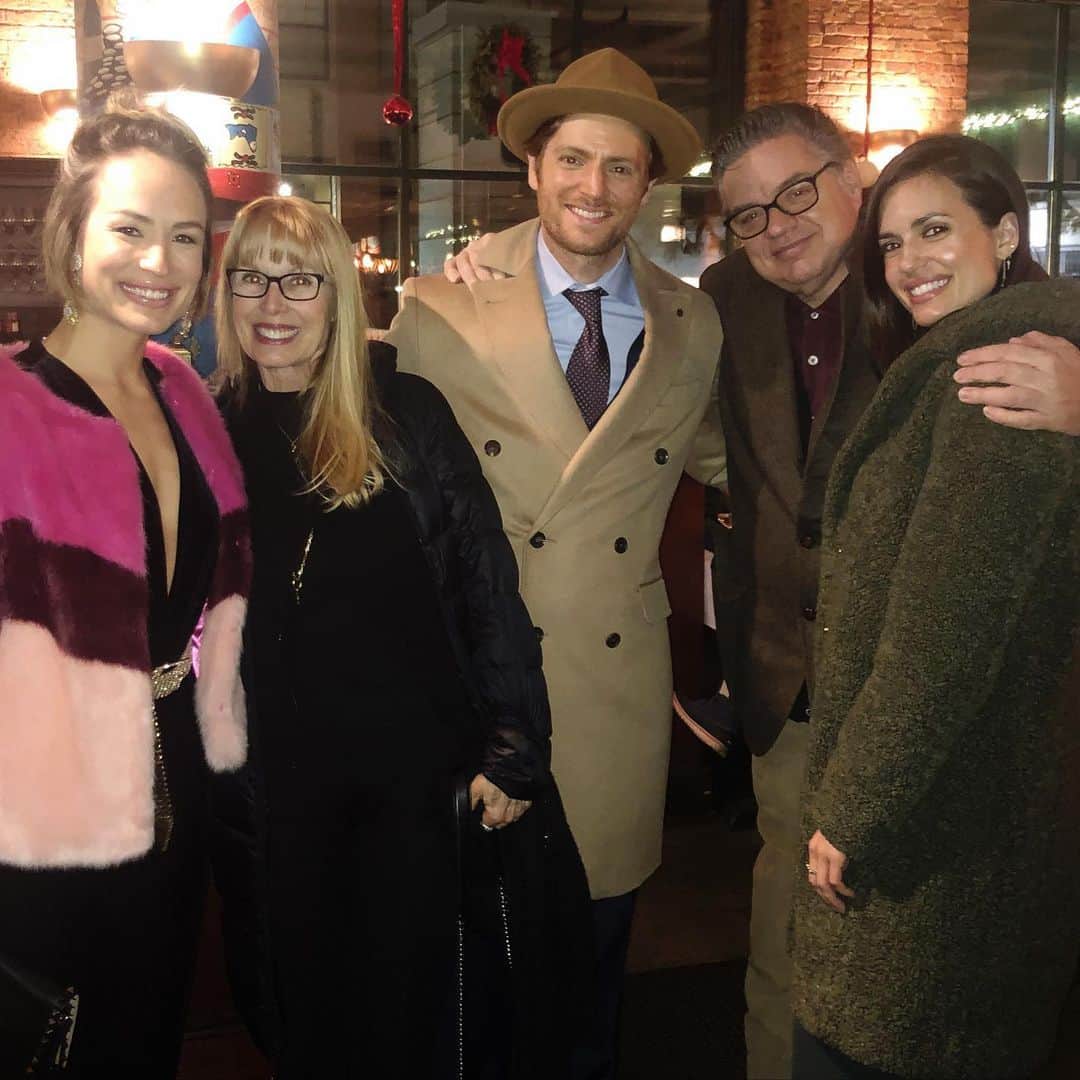 トーレイ・デヴィートのインスタグラム：「Pre-party dinner with some of my favorites. 💕#luckyme #onechicago」