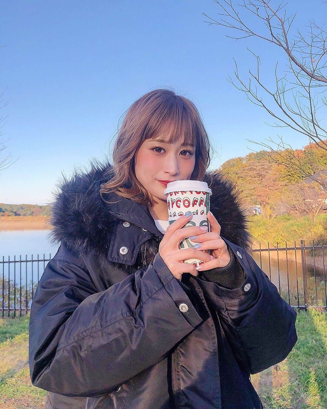 のインスタグラム：「紅葉がめちゃくちゃ綺麗で 北欧を思わせる景色が気持ちよかった〜 北欧旅行欲高まる☺️☺️ アイスランドにとても行きたい🇮🇸 . . #メッツァビレッジ #メッツァ #北欧 #飯能 #紅葉」