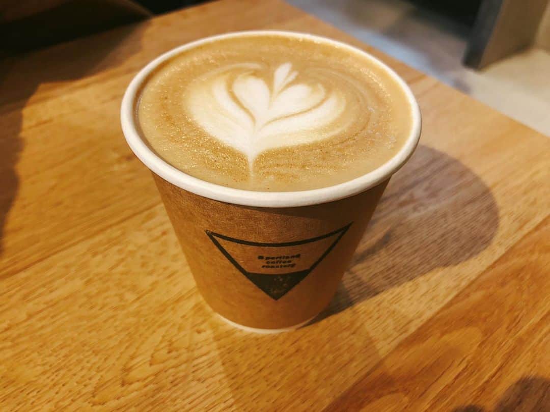 DJ みぃのインスタグラム：「最近できたcoffee shop☕️直接お店で豆の焙煎もしてくれるし、店員さんもコーヒー大好きで色々教えてくれるから楽しい💓今度はモーニング食べに来よう🤤☀️🥪🍳 #bportlandcoffeeroastery #カフェ巡り #買った豆楽しみ #コーヒーの淹れ方も勉強になります」