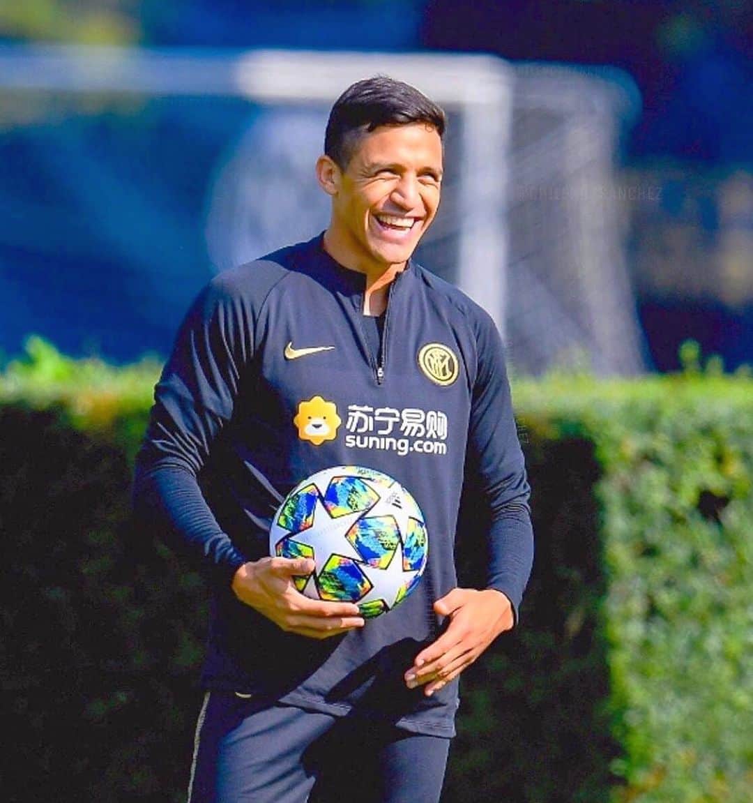 アレクシス・サンチェスのインスタグラム：「⚽️ @inter」