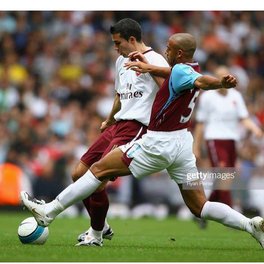 アントン・ファーディナンドさんのインスタグラム写真 - (アントン・ファーディナンドInstagram)「Always enjoyed this fixture @westham vs @arsenal and will do tonight as a fan in the stand! 3pts.... Come on you irons」12月10日 1時26分 - anton_ferdinand5