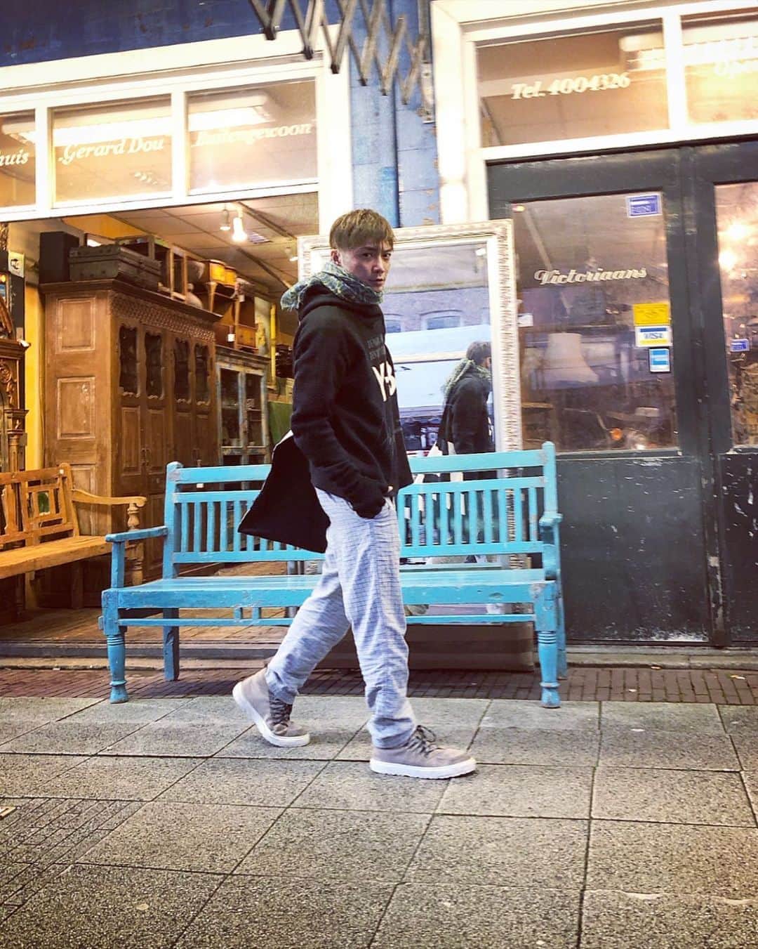 のインスタグラム：「The daylight is shorter in winter. Shopping in my pajamas:) #pajamaizm #winther#パジャマっ子」