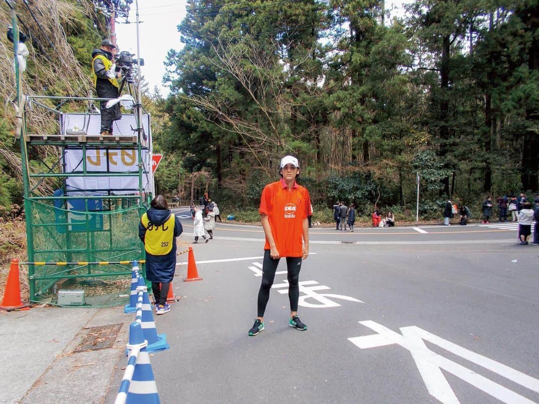 走るひとのインスタグラム：「ekiden2019 feat. vintage soccer jerseys  #走るひと6 #hashiruhito #走るファッション #走るひと」