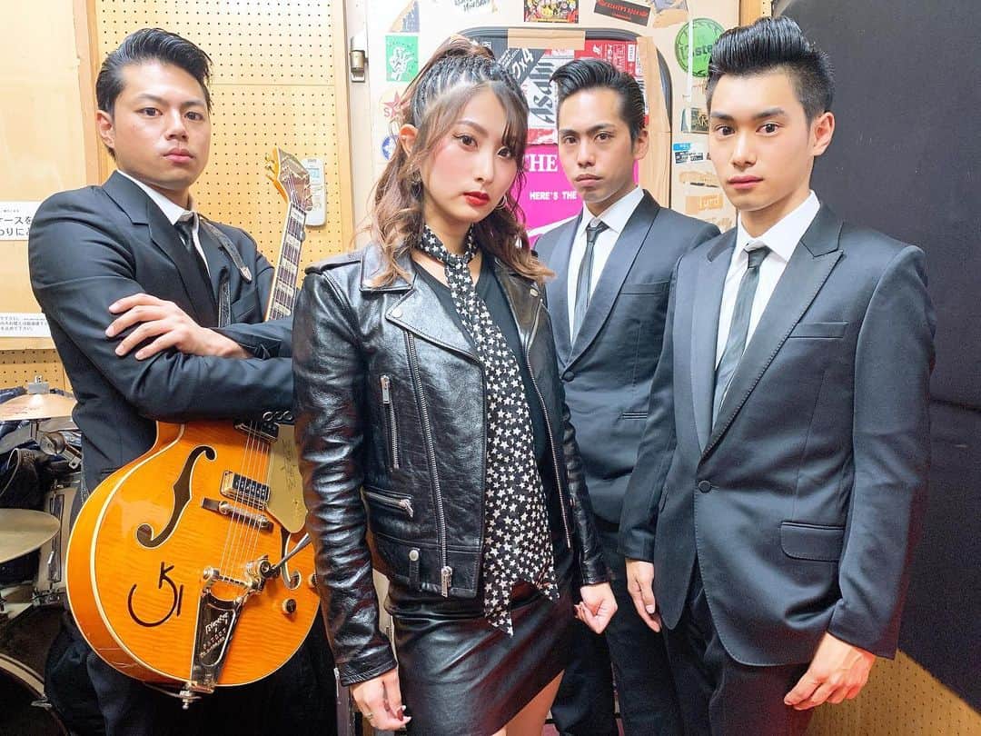のインスタグラム：「Biscats、2019年の ライブ納めは札幌でした👏👏 . 年内ラストにふさわしい熱さで 暴れまくったし 思い残すことはない🔥 . ほんっとーに最高でした！ . みんな、また来年必ず会おうね💞 . #biscats #thebiscats #ビスキャッツ #青野美沙稀  #札幌 #北海道 #hokkaido #sapporo #pigsty #ピグスティ #rockabilly #ロカビリー #グレッチ #gretsch #ysl #saintlaurent」