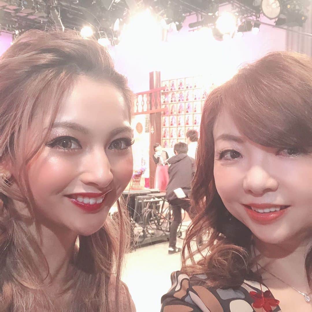 のインスタグラム：「ゆきぽよと仕事一緒でした！ 可愛いし、礼儀正しいし、ピッカピッカ✨✨ ・ ・ #ハイヒールモモコ #👠 #👠🍑 #CHANEL #シャネラー #グルメ #ゆきぽよ」