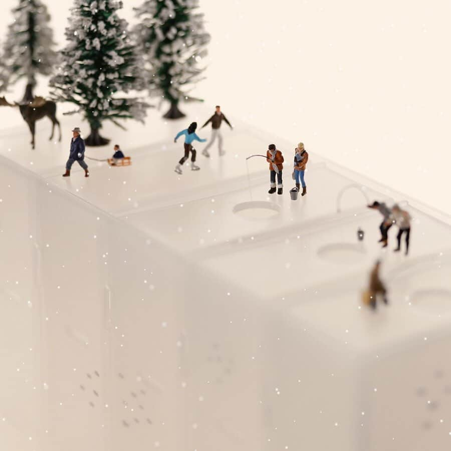 無印良品さんのインスタグラム写真 - (無印良品Instagram)「small MUJI vol.1“Miniature” 「釣りプロピレン ／ Ice Fishing」 - 使用商品： ポリプロピレン小物収納ボックス6段・A4タテ - small MUJI は、繊細で細やかな佇まいへの想いや感覚を、無印良品を通して、カタチとして表現します。 vol.1“Miniature”では、無印良品の製品とミニチュアを使い、人々のくらしを小さな世界で表現する作品をつくりました。 世界には、さまざまなくらしがあり、無印良品のアイテムは、それを使う人々のくらしを支えます。 今回は、ふだんのくらしで使う無印良品の道具を、ふだんとは違う視点で見立てて、人とくらしの一風景を切り取りました。 作品から見えるくらしを想像して、楽しんでください。 - - small MUJI vol.1“Miniature” Ice Fishing - Item: PP BOX 6 DRAWERS - small MUJI expresses the concept and sensation of a delicate and fine form through MUJI as products. In Vol.1, “Miniature” artwork was created that expresses people’s everyday life in a small world using MUJI products and miniatures. There are many different ways of life throughout the world and MUJI items support the lives of the people who use them.This exhibition takes one scene from daily life and looks at MUJI items used in everyday life from a different perspective. Please enjoy imagining daily life as seen from these artworks. - - #無印良品 #MUJI #smallMUJI #Miniature #ポリプロピレン #収納ボックス #魚釣り #PPBOX #Fishing - @tanaka_tatsuya」12月9日 17時00分 - muji_global