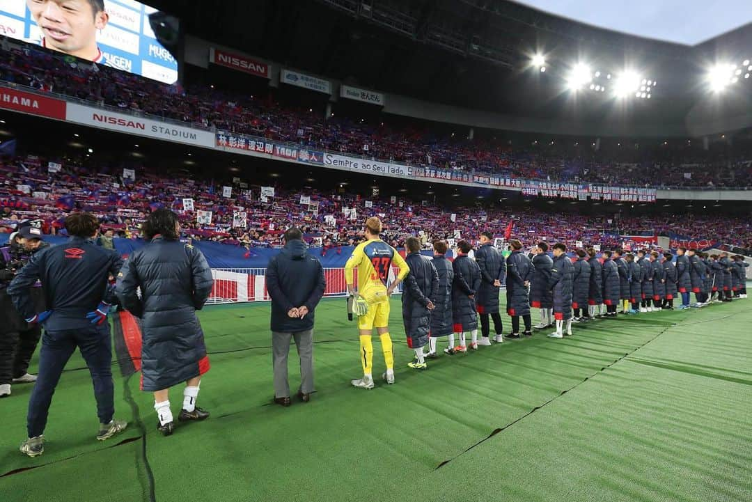 波多野豪のインスタグラム：「僕はFC東京を愛してます‼︎ もっともっと東京の力になれるように来シーズンも頑張ります‼︎ 1年間応援ありがとうございました！！！ #fctokyo #FC東京 #波多野豪 #gh13 #Vamos 🔵🔴」