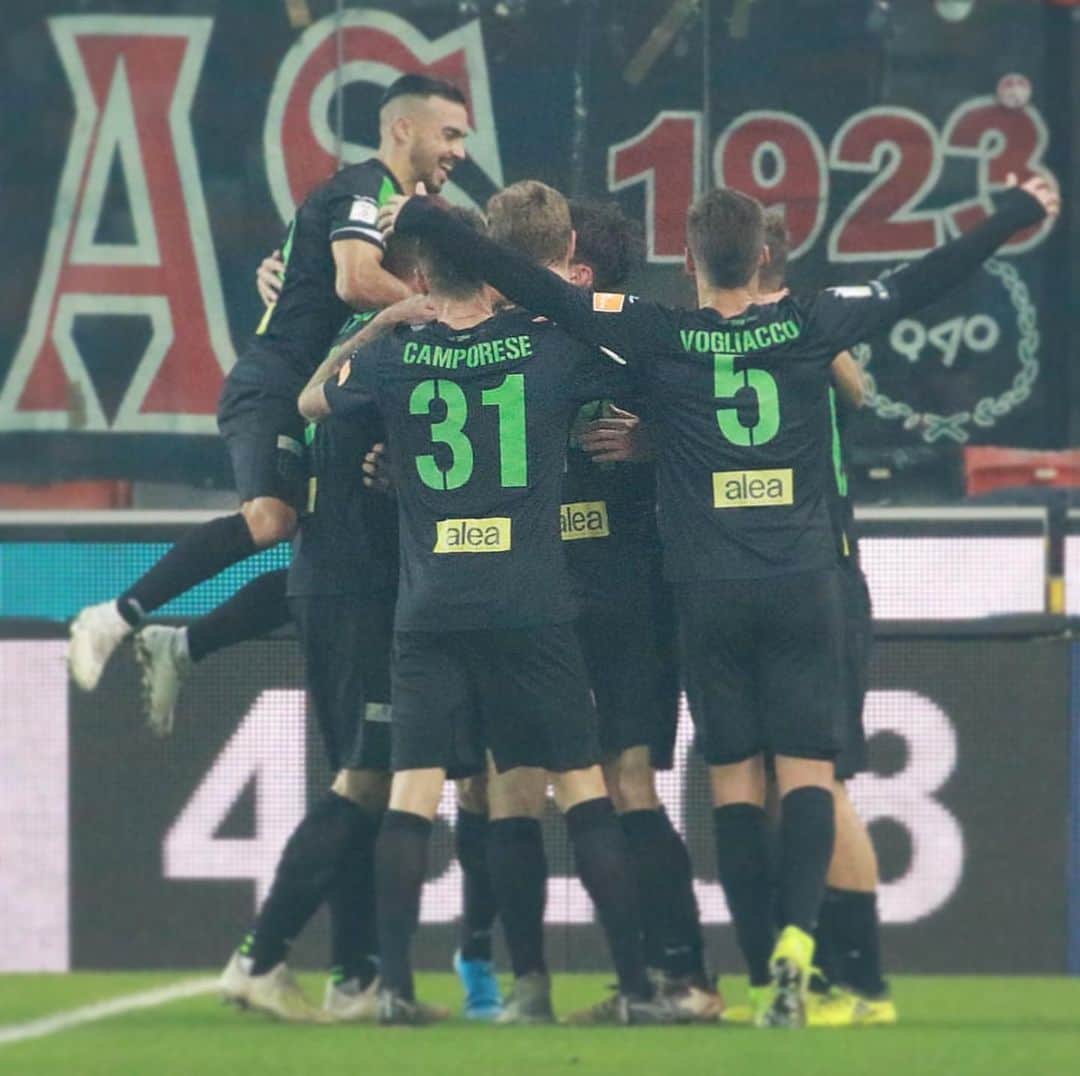 ミケーレ・カンポレーゼのインスタグラム：「Giusto atteggiamento e grande spirito di squadra . Non era facile ripartire così dopo la sconfitta di Pisa ! Avanti ramarri 🦎 #PN#PordenoneCrotone#Serieb#Daciaarena#ramarri#Pordenonecalcio#vittoria#football#picoftheday#nike#verdeneri#Friuliveneziagiulia」