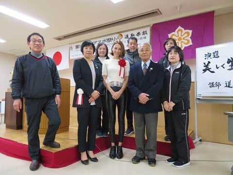 道端カレンさんのインスタグラム写真 - (道端カレンInstagram)「週末は京都府南丹市八木町の府立口丹波勤労者福祉会館にて講演会をさせていただきました。 この場所は5年前からトライアスロンも開催もされており、会館は受付、説明会場となっており、私も2度トライアスロンで来ておりました。 この日は第10回クアスポ祭りというのが行われ、私の講演会の他に2021年ワールドマスターズゲーム開催地ということでそのお話もされていました。 ここ八木町では、デュアスロン競技が行われます。 講演会では「美しく生きる」をテーマに皆様からいただいた質問にお答えしながら、運動・食・継続・子育てと幅広く話をさせていただきました。 #クアスポくちたん #クアスポ口丹波勤労者福祉会館 #南丹市　#八木町　#triathlon #2021ワールドマスターズゲーム　#講演会　#大嘗祭のお米」12月9日 17時19分 - karenmichibata