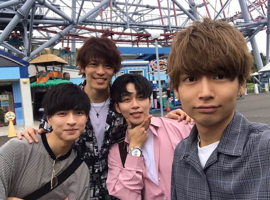 大木貴之のインスタグラム：「こじらせ森の美女見てくれた方ありがとうございました😊  まだ見てない人は見てねー👍 @shunya_yonemura  @kang2215  写真借りたー。笑  #こじらせ森の美女　#AbemaTV #恋愛　#ロケ　#オフショット　#アスリート　#起業家　#バレーボール　#東レアローズ　#スポーツ　#大木貴之　#yolo #人生一度きり　#恋愛リアリティーショー」