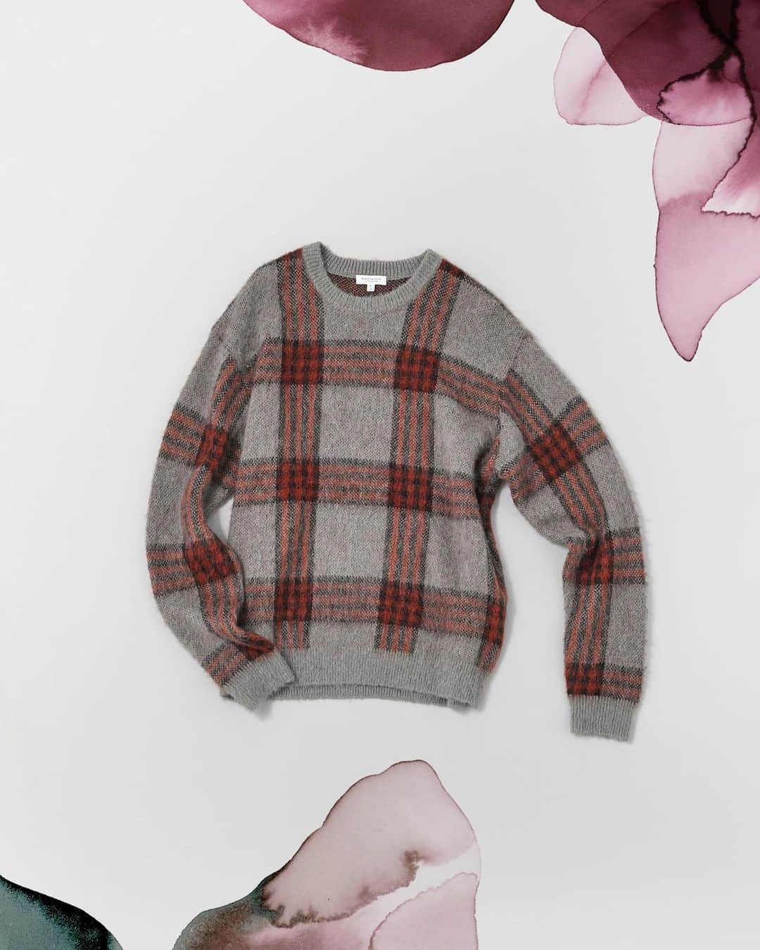 のインスタグラム：「ㅤㅤㅤㅤㅤㅤㅤㅤㅤㅤㅤㅤㅤ 【PICK UP ITEM】 ＜BEAUTY&YOUTH＞  ふんわり柔らかな起毛により、見た目にもウォーム感あふれるウール・モヘヤ混のシャギーニット。 適度なゆったりシルエットと、それを引き立てる大柄のチェックが、今年らしいボリューミーなスタイルを形作ります。  CHECKED SHAGGY CREW NECK SWEATER ¥14,000(+tax)  #BEAUTYANDYOUTH #BYMENS19#BYAW19 —BY STORE ACCOUNT—  MEN @beautyandyouth_men_store  WOMEN @beautyandyouth_women_store」