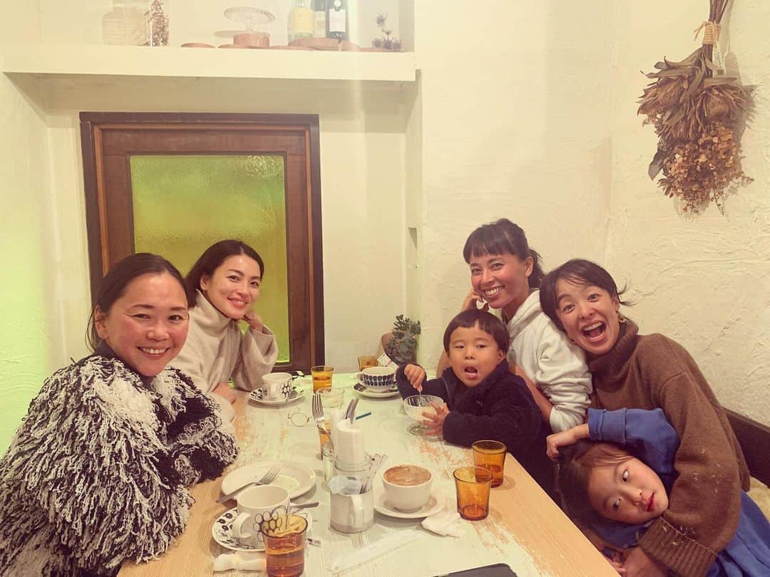 桃生亜希子のインスタグラム：「今日は、気になっていたGong瞑想🧘‍♀️を体験しに鎌倉山へ。 　初めての体験。 　身体や細胞の奥深くにまで、音のバイブレーションが染み通っていくような。 　また、受けたいな🙏😌🌞 瞑想の後は、久しぶりの大好きなミルコーヒー☕️。」