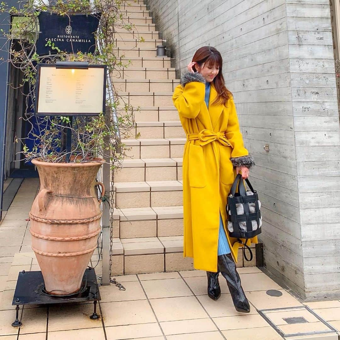 mii_stagramさんのインスタグラム写真 - (mii_stagramInstagram)「🍋🍋🍋 . 今日は愛方よっちゃんと中目黒まで👯‍♀️💕 @ex.3jsb.tiamo  生憎のドンヨリ天気で寒いけど イルミ見てこよ🎄🎁🎅🌟 . . 人混みでもすぐに見つかる迷子にならない 鮮やかなカラーの🧥は @7things.official ✔ 丈感もドストライクで可愛い💕💕 . . 最近ヘビロテしてる👜 @tottie_bag ✔ 3wayだから使い勝手抜群💕 .  12月11日1:59まで @tottie_bag  楽天市場店でセールと 日替わりの大幅割引企画を 開催中!! イメージモデルは谷まりあ さんだよ💓 . . . 昨日のブーツ早速初おろし めっちゃ履きやすいよ🙆🏻 @schutz.japan ✔ @schutzofficia ✔ . . . . #ファッション#コーデ#シンプルコーデ #きれいめコーデ#きれいめファッション #着回しコーデ #40代コーデ  #40代ファッション#今日のコーデ#ロングブーツ#コート#コートコーデ #ファーバッグ#エレガント#韓国ファッション#セレクトショップ#大人可愛い#大人女子#カフェ巡り #中目黒カフェ #中目黒#ポートレート#服好きな人と繋がりたい #おしゃれさんと繋がりたい #インフルエンサー ✩ ⋆ ✩ ⋆ ✩ ⋆ ✩ ⋆ ✩﻿ ⋆ ✩ ⋆ ✩﻿ 見て下さった方 (*´︶`*)♡Thanks!💓💓💓💓💓」12月9日 17時47分 - miyuki.0419.karemari