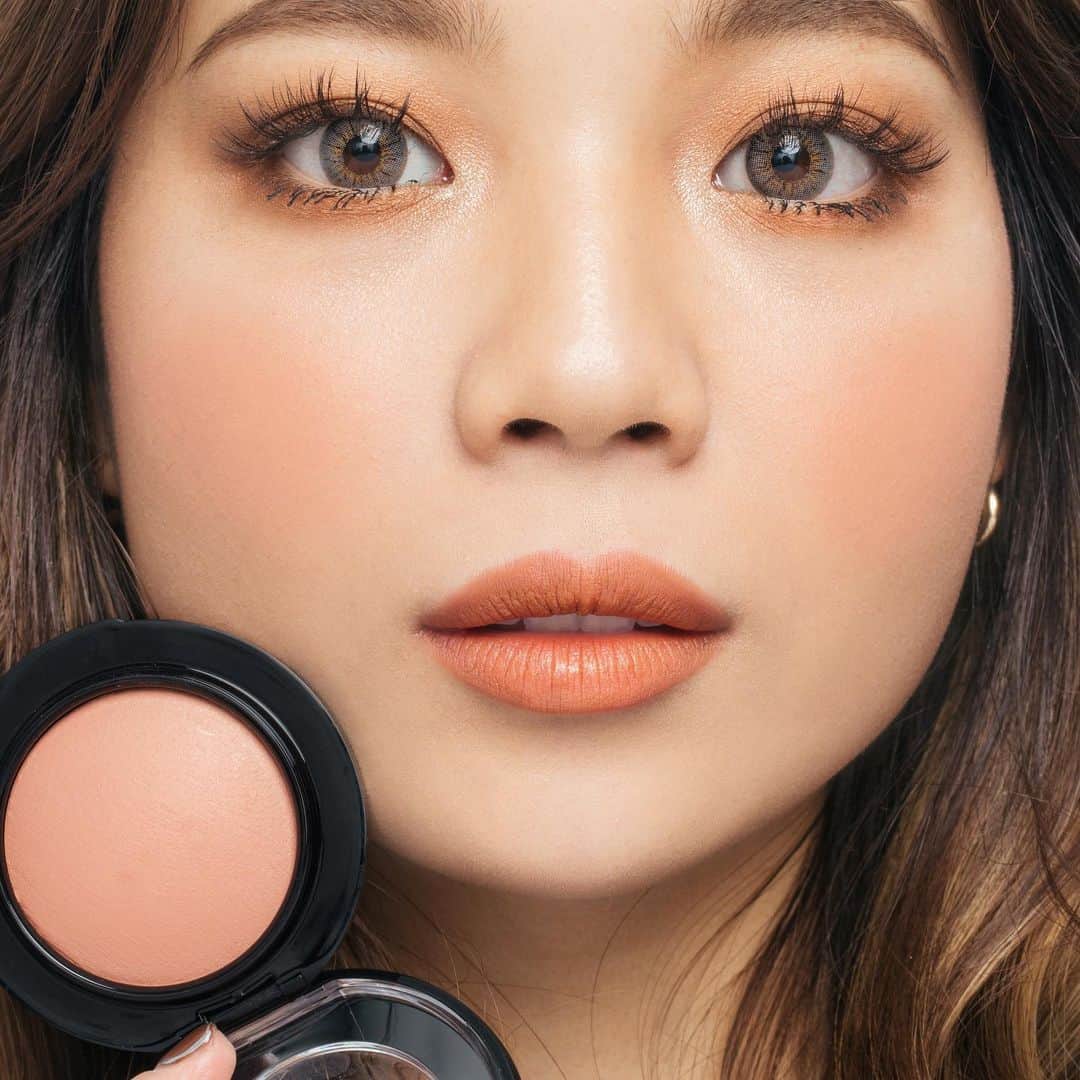 M∙A∙C Cosmetics Japanのインスタグラム：「ㅤ 2019年 M·A·Cアーティストが選ぶ マストハブ！ -チーク編- ㅤ ❄️[M·A·C ミネラライズ ブラッシュ] ウォーム ソウル ㅤ 指名買いの多い人気チーク✨どんなメイクにも合わせやすく、リップの色も選ばないので、手元にあると便利なカラーです。ゴールドパールがキラっと輝き、自然なツヤ肌に。 ㅤ ㅤ MAKEUP AND MODEL: M·A·C ARTIST SAYORI NISHIMURA @mac_tckw PHOTO: @takaki_iwata ㅤ ㅤ ㅤ ㅤ ㅤ #MACCosmeticsJapan #MACコスメ #MACCosmetics #コスメ #メイク #チーク #ミネラライズブラッシュ #コーラル #コーラルチーク #ピンクチーク #トレンド #血色 #定番 #定番カラー #トレンドメイク #ゴールドラメ #コスメ紹介 #cheek #makeup #cheekmakeup #cosmetics #pink #coral」