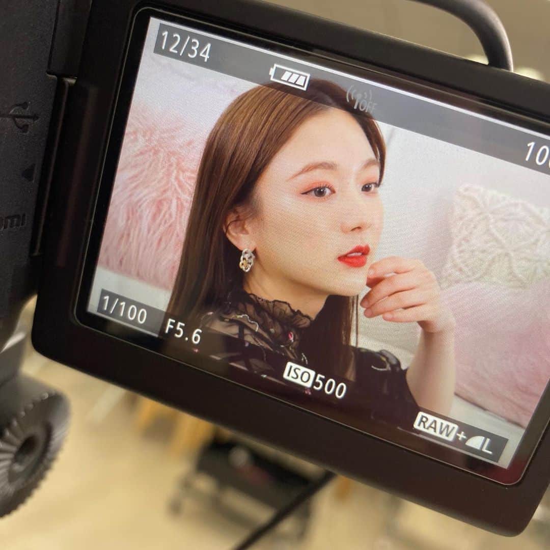 のインスタグラム：「🍾👸💓 ㅤㅤㅤㅤㅤㅤㅤㅤㅤㅤㅤㅤㅤ カンナムオンニ風メイクしてみた🥰 #ひよんちゃんねる 楽しみにしててね💜💜 @3ce_official のコスメ多めだった🤭💞 ㅤㅤㅤㅤㅤㅤㅤㅤㅤㅤㅤㅤㅤ #makeup #selfmakeup #youtuber #youtube #feeyong #kangnam #koreangirl #koreanmakeup #메이크업 #쓰리씨이 #코스메틱 #한국여자 #강남언니 #유튜브 #유튜버 #희영 #カンナムオンニ #メイク #ひよん #韓国コスメ」