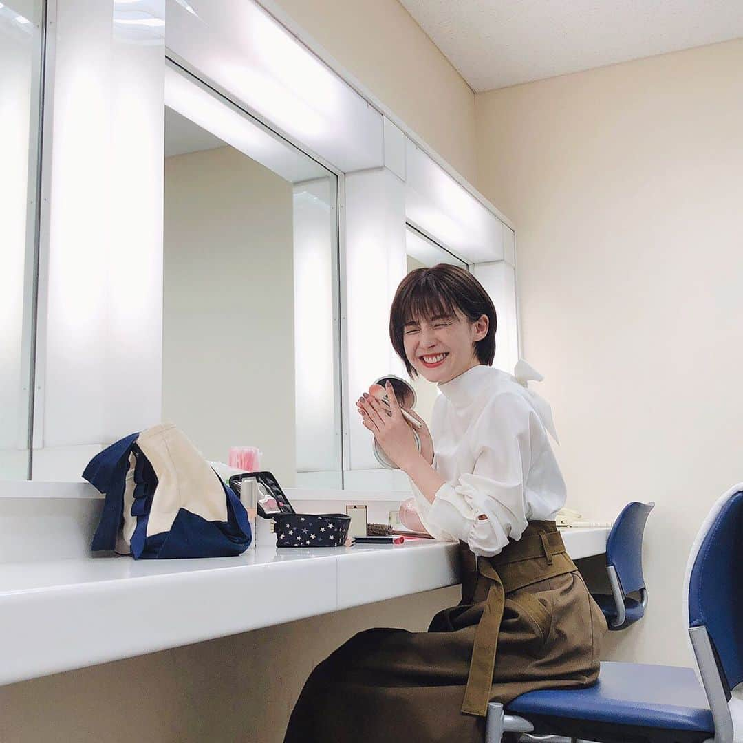 宮司愛海「まっすぐ」公式さんのインスタグラム写真 - (宮司愛海「まっすぐ」公式Instagram)「撮影がスタートしたのはなんと6月！メイクシーンのシューティングから始まりました。 今後もオフショットや裏話を随時アップしていくのでお楽しみに☺︎ #まっすぐ #宮司愛海 #フジテレビ #スパーク #SPARK #フォトブック」12月9日 18時07分 - miyaji_fujitv_massugu