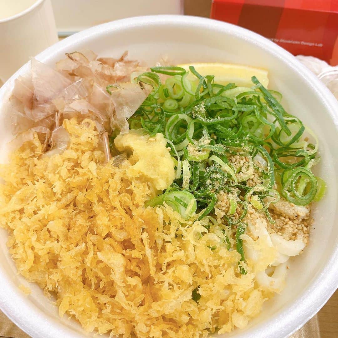 のインスタグラム：「初#ubereats  かしわ天冷やしぶっかけうどん😋」