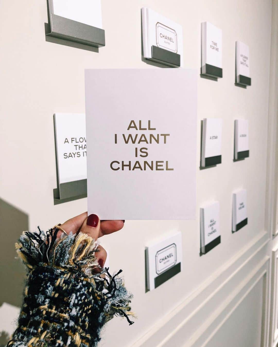 のインスタグラム：「All I WANT IS CHANEL 🤤❤️ #chanelsuites #chanelfinejewelry」