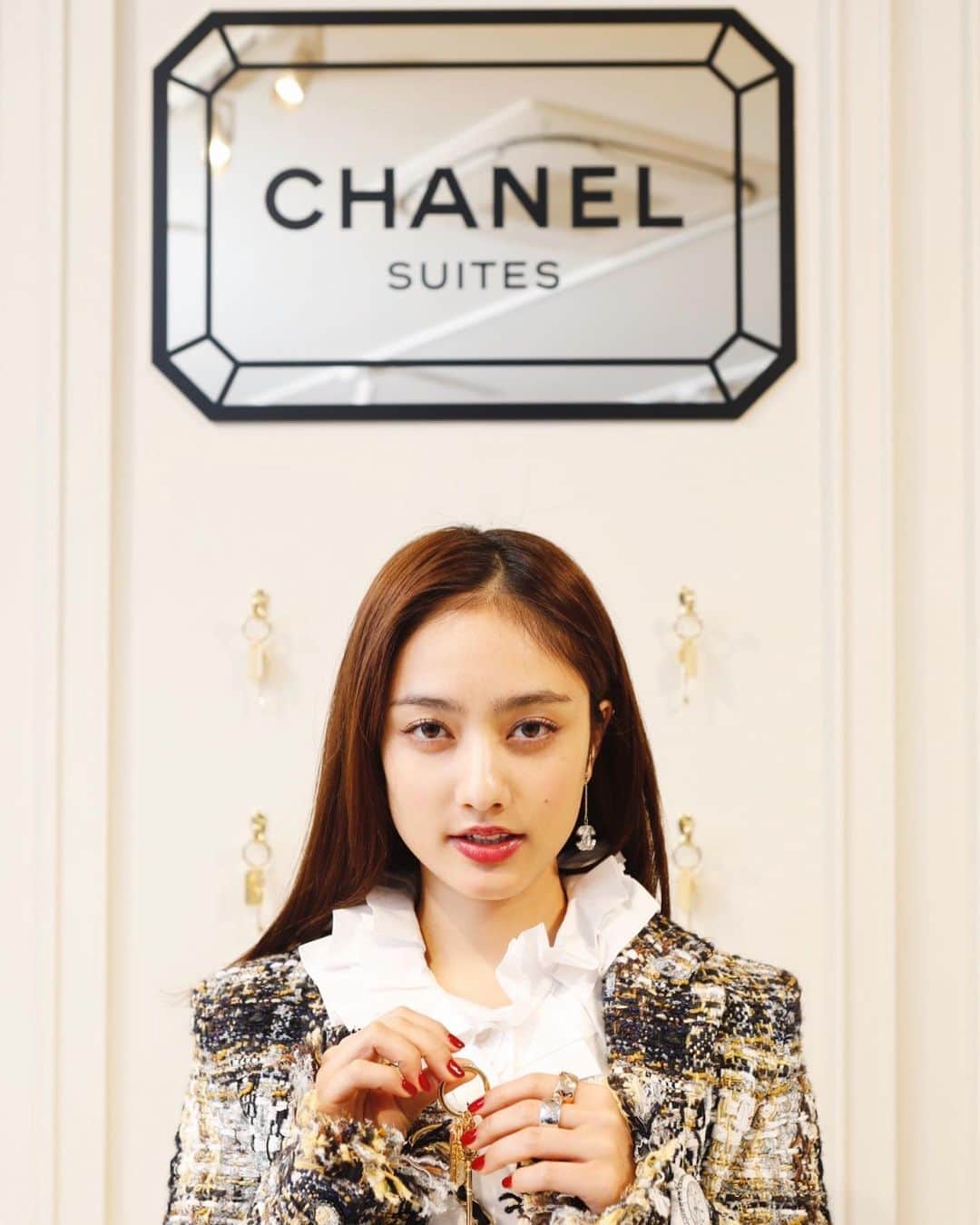 のインスタグラム：「お上品で洗練されたCHANELの世界観がずっと大好きです🥰💕💕💕 #chanelsuites #chanelfinejewelry #シャネルスイート」