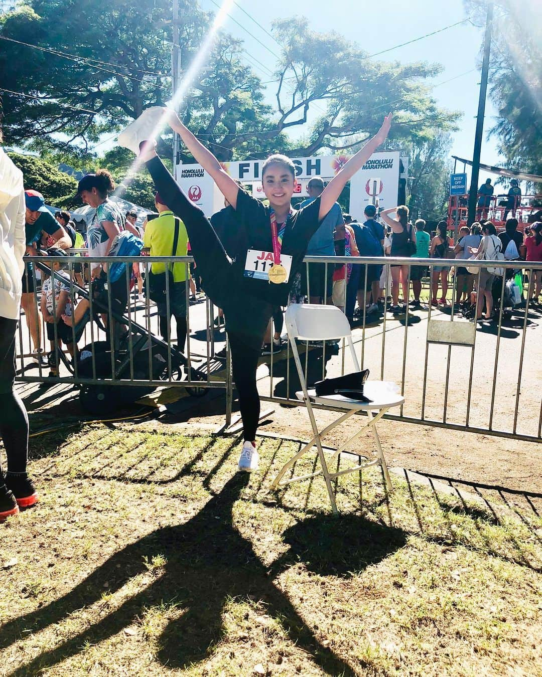 平祐奈さんのインスタグラム写真 - (平祐奈Instagram)「ホノルルマラソン2019🏃‍♂️ 無事完走しました‼︎YEAH!!🤙 タイムは5時間21分でした🏃‍♂️☀️ ランナーの皆さんお疲れ様です✨ 声援を下さったみなさん、日本からもエールを下さったみなさんありがとうございました😆🙏 ひゃ〜爽快‼︎最高‼︎ 今日の様子は1月13日午後1:55分〜TBS「JALホノルルマラソン2019」にて放送されます★ 走る前と走った後のYUNAポーズ🕺 なんとかできました✌️ #ホノルルマラソン #祐奈のハワイ日記」12月9日 18時46分 - yunataira_official