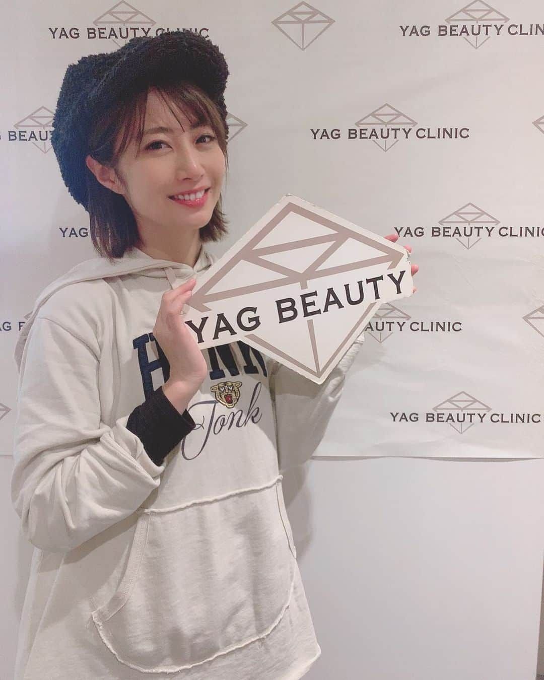 古川真奈美さんのインスタグラム写真 - (古川真奈美Instagram)「.﻿ .﻿ .﻿ ２回目のレーザートーニングをしに @yagbeauty_official﻿ さんのところへ行ってきました💁🏻‍♀️🌸﻿ ﻿ ﻿ シミ、毛穴、くすみ、ハリ改善🥺✨﻿ わたしはこの痛み苦手だけど、綺麗になるために気合い入れて施術してもらってます😂⚡️﻿ 頑張ったあとの化粧ノリが良すぎるので全然頑張れるのだ＼(^o^)／笑﻿ ﻿ シミも薄くなるし、ハリも良くなるしとても気に入ってます☺️❤️﻿ 次も楽しみ〜👼💖﻿ ﻿ ﻿ ﻿ ﻿ ﻿ 渋谷院 YAG BEAUTY CLINIC﻿ ☏0120915959﻿ ﻿ ﻿ #YAGBEAUTY #レーザートーニング #RRRマスクパック #美意識高めのアラサー #綺麗になりたい﻿ #instalike #instamood ﻿ #ow #instapic #instaphoto﻿ #girl　#follow #followme  #gravure  #japanesegirl  #selfies  #インスタグラビア」12月9日 18時40分 - mana_0619