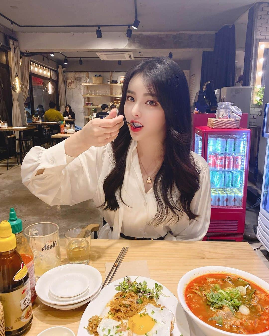 ダユンさんのインスタグラム写真 - (ダユンInstagram)「성수동에는 골목골목 힙하고 아기자기하고 예쁜 맛집이며  카페가 진짜 많더라구요 #블루보틀 갔다가  여기서 쌀국수랑 볶음밥 먹으면 그날 코스 끝 🐷❤️ . . #포맨스 #쌀국수  #서울숲맛집 #뚝섬맛집 #서울숲쌀국수 #성수동_포맨스」12月9日 19時01分 - 2__yun__2