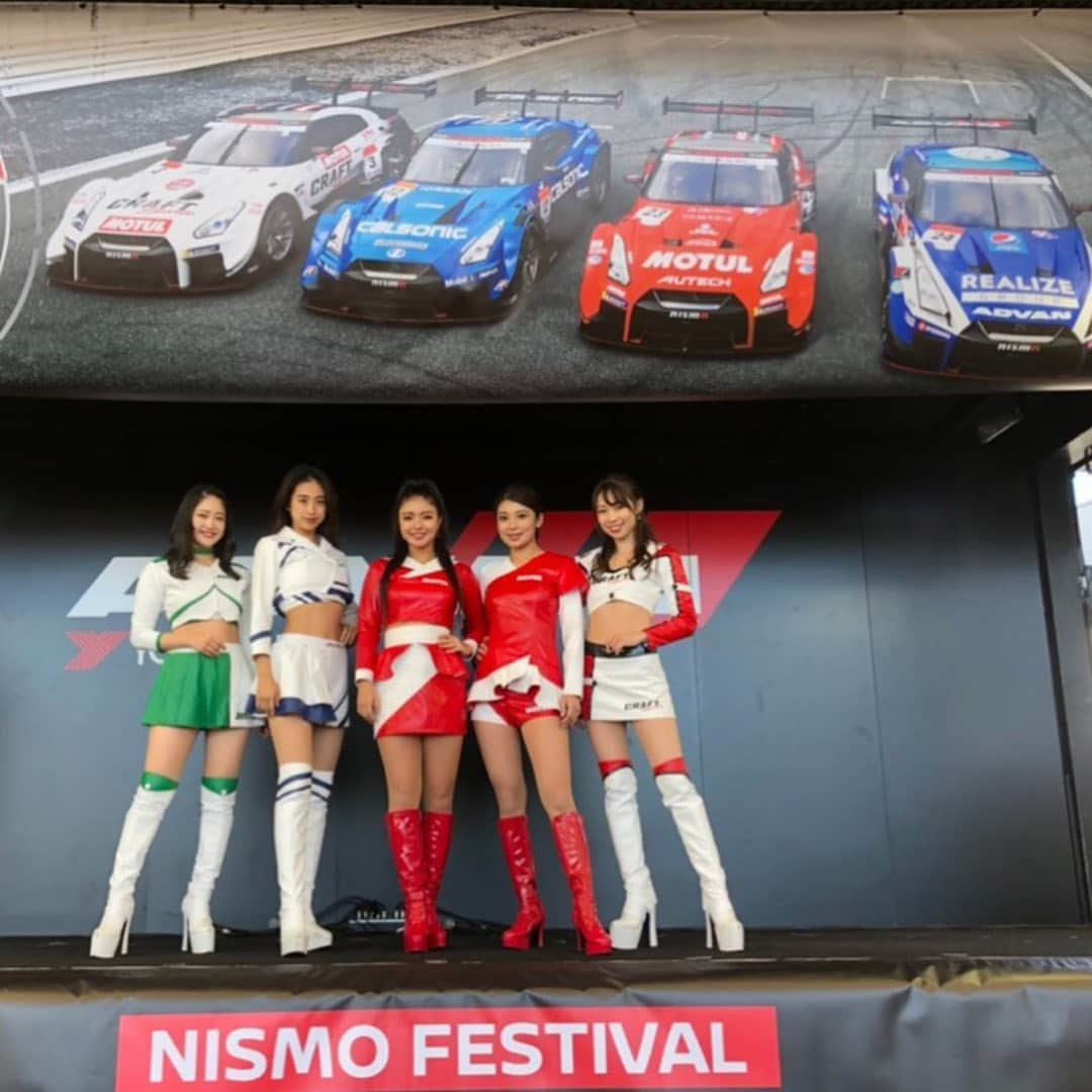 辻井美香さんのインスタグラム写真 - (辻井美香Instagram)「NISMO FESTIVAL ありがとうございました♡  沢山の方に7年間お疲れ様と言っていただいて本当に嬉しかったです。 NISMOのファンの方々最高(^ ^)✨ これからもずっとNISMOチームを応援し続けます！  #nismofestival2019 #nismofestival2019 #NISMO #nisfes #ニスフェス #ニスモフェスティバル #fujispeedway #carrace #racingcar #gtr #racequeen #promomodel #tsujii_yoshika #followｍe #appriciate #for7years」12月9日 19時01分 - tsujii_yoshika