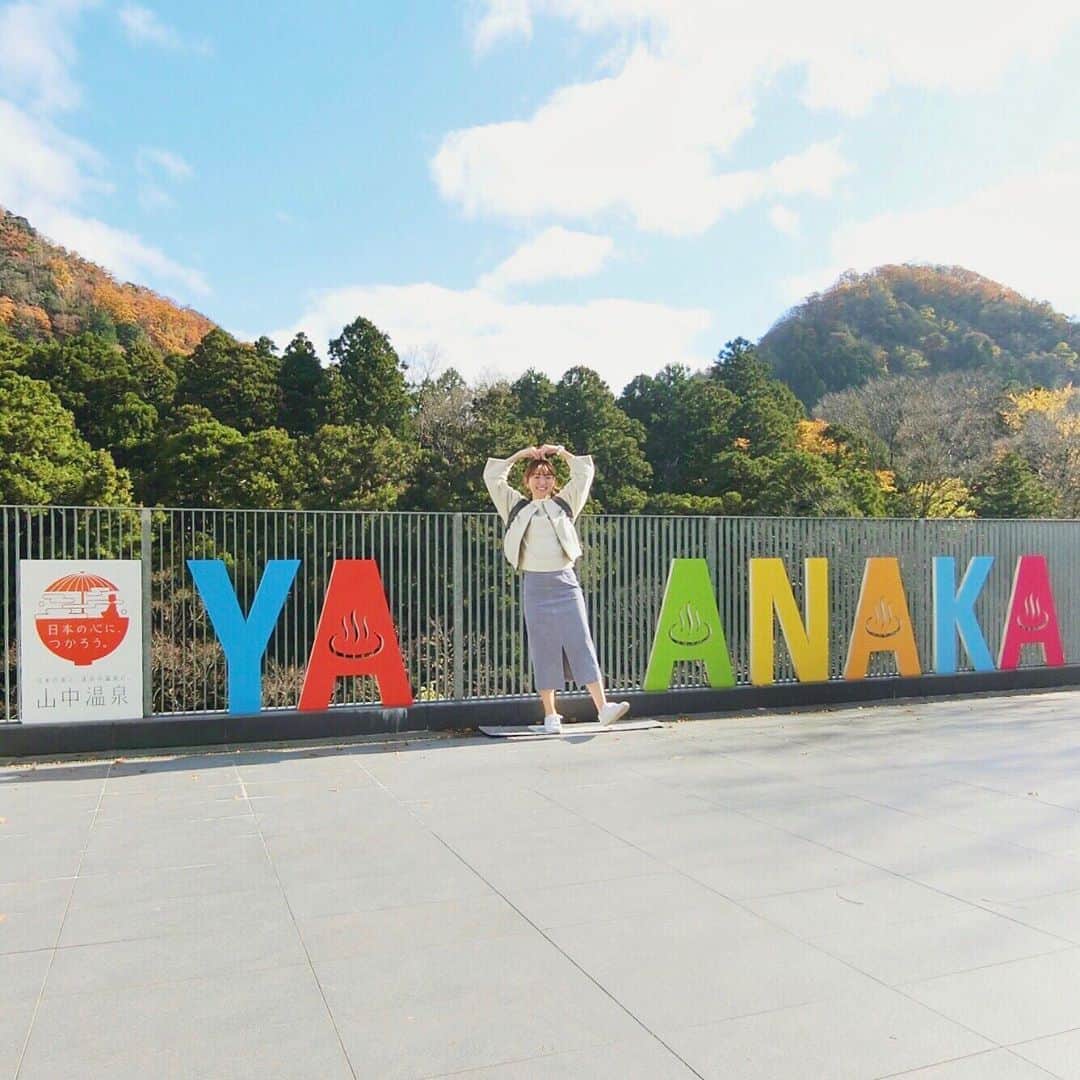 のインスタグラム：「*﻿ ﻿ YAMANAKA♨️!!﻿ ﻿ 山中温泉のお宿、お花見久兵衛へ🌸﻿ ﻿ スイートルーム(露)で﻿ 豪華な会席をいただいて、﻿ 貸切露天風呂でほっこり。﻿ ﻿ やっぱり温泉はいいですね💕﻿ ﻿ (こちらのペア宿泊券を﻿ 視聴者プレゼントでした🎁✩⸝⋆﻿ 当選された方、羨ましいっ！笑﻿ ゆっくり満喫してきてください〜♩)﻿ ﻿ _______________________________________________ #石川さん情報liveリフレッシュ  #石川テレビ #旅したがーる #ロケ #石川県 #山中温泉 #加賀 #温泉 #温泉ソムリエ #旅館 #onsen」