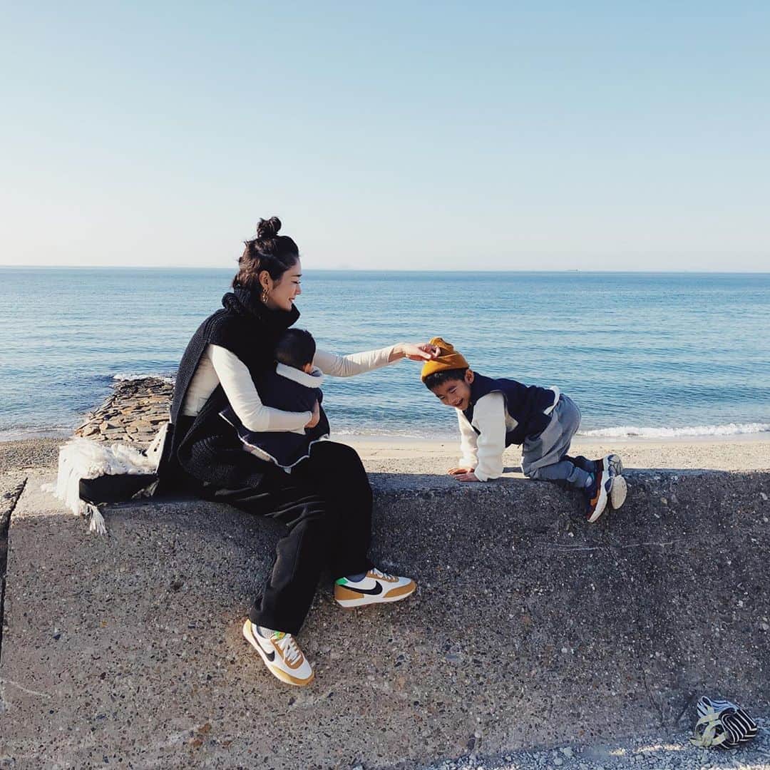 ジュジュのインスタグラム：「やっと外出できたfamday👨‍👩‍👧‍👦 . awajiへ🌊 . lunch→公園→ルミナリエ でこれでもかの満喫具合💪 . とにかくとってもイイお天気で 気持ちよかったー🌞  久々坊の大はしゃぎを見れてそれも幸せやったな❤️ #家での大はしゃぎを除く #bigsmileはママの大好物 . . #famday #mgtfamday」