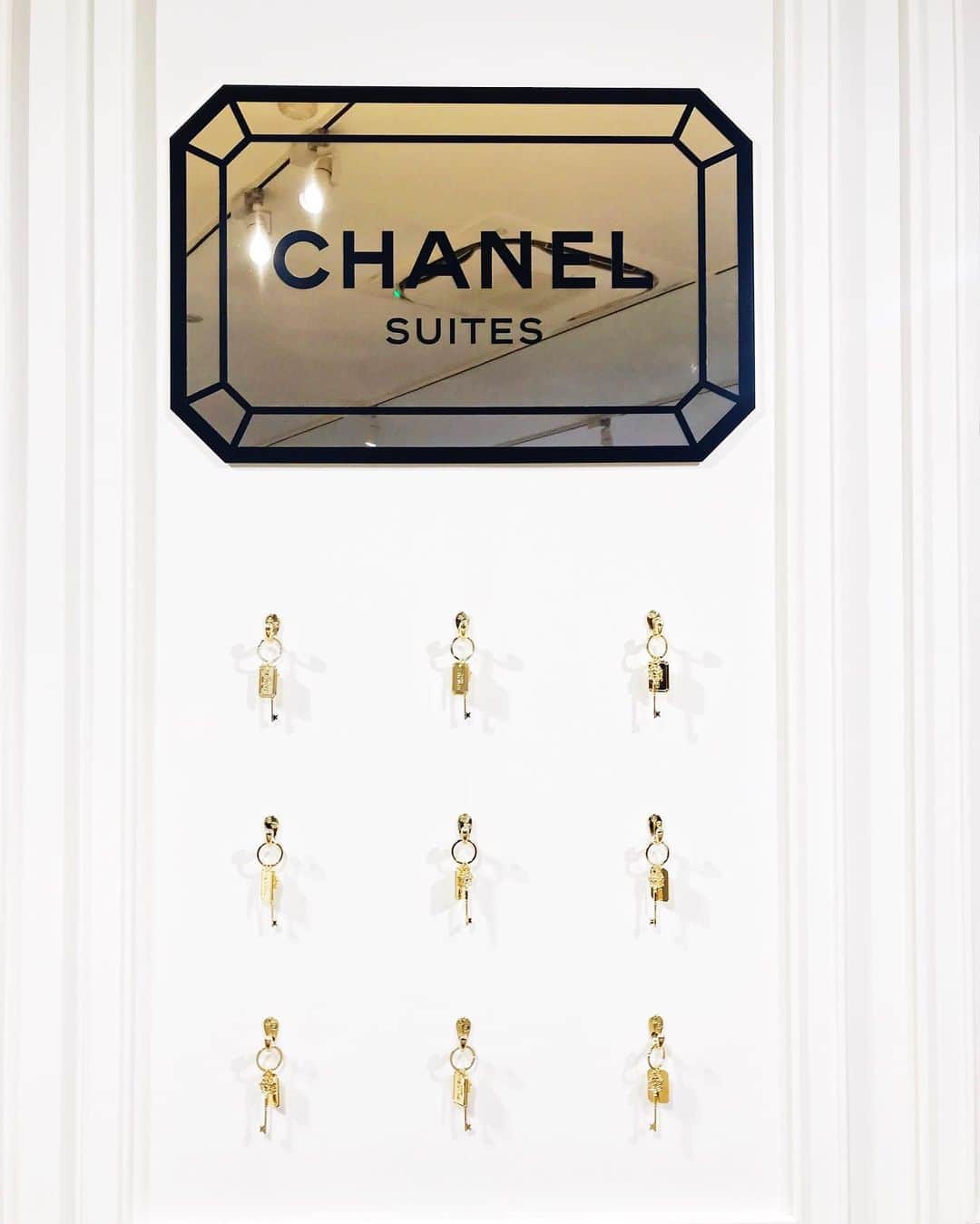 佐藤衣里子さんのインスタグラム写真 - (佐藤衣里子Instagram)「Chanel Suitesのポップアップに行ってきたよ〜💞 ホテルをテーマとしたラグジュアリーな空間で、とても素敵でした❤️ #CHANELSuites #シャネルスイート #CHANELFineJewelry」12月9日 19時21分 - eriko0625