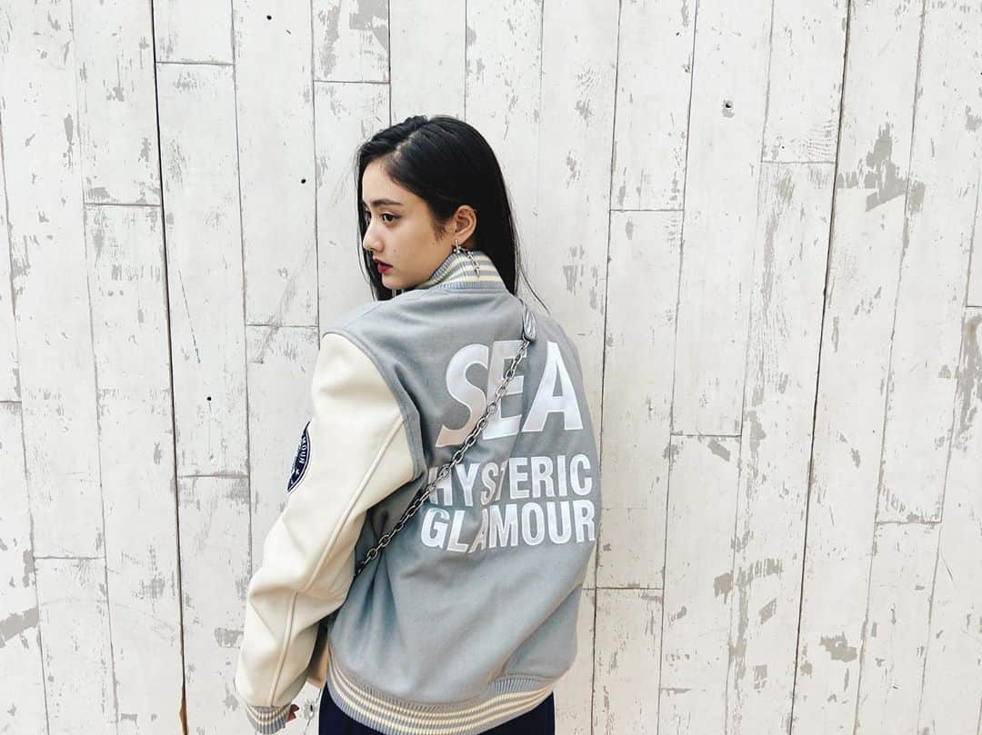 谷まりあさんのインスタグラム写真 - (谷まりあInstagram)「Today’s me 🖤 Outer @windandsea_wear ×  @hystericglamour_official  Tops @etretokyo  Pants @stunninglure  Bag @miumiu」12月9日 19時33分 - mariaaaa728