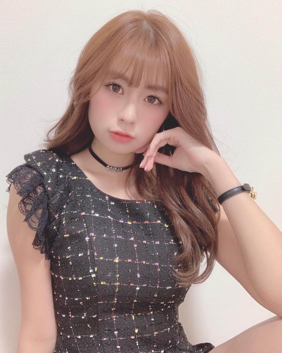 のインスタグラム：「この間のお仕事で可愛いドレス着ました💞💞 キラキラした洋服大好き☺️✨ dress➯➱➩ @vesti_dress  #レースクイーン #アイドル #ドレス #ヴェスティ #通販 #ファッション #ファッション通販 #rq #idol #vesti #dress」