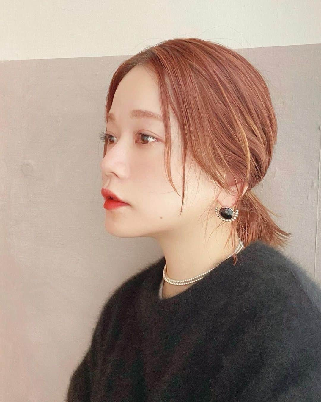 高山直子さんのインスタグラム写真 - (高山直子Instagram)「hair color🍊🧡 久しぶりに何もない周期なので久々に明るめ。 バレイヤージュでハイライト多めに入れて赤毛復活👩🏻‍🦰 光の加減でどれが正解か分からなくていろんなパターンの写真から厳選。笑 ・ #inoacolor #inoaカラー #オイルカラー #バレイヤージュ #オレンジカラー」12月9日 19時36分 - nao_70koro