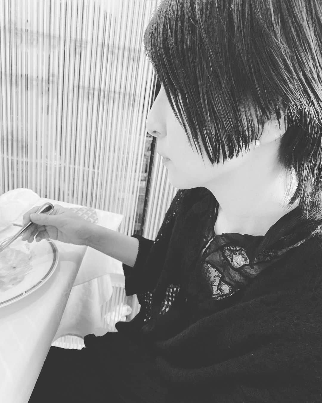 奥菜恵さんのインスタグラム写真 - (奥菜恵Instagram)「ミーティング中。  #インドカレー #激ウマ #チキンカレー #ごちそうさまでした」12月9日 19時42分 - megumi_okina