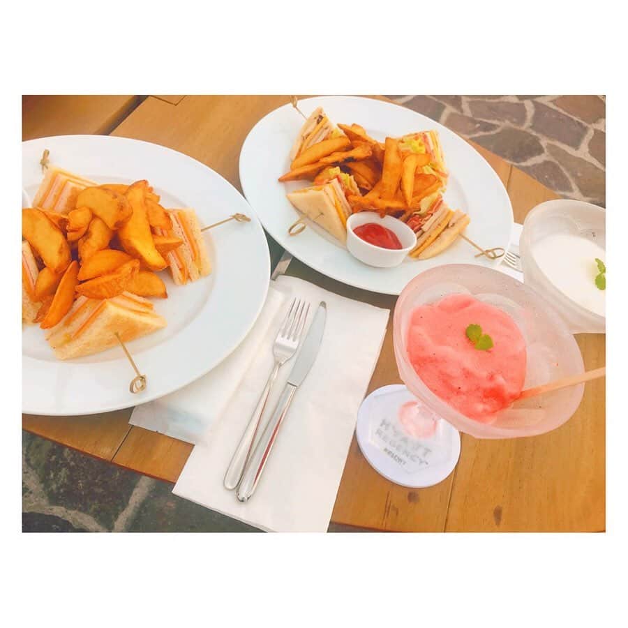 有馬奈那さんのインスタグラム写真 - (有馬奈那Instagram)「Poolside bar🍸✨ . . . #モデル #model #薬学部 #pharmacystudent #女子大生 #グラビアアイドル #旅行 #trip #travel #沖縄 #okinawa #沖縄旅行 #okinawatrip #瀬良垣 #seragaki #ハイアットリージェンシー瀬良垣 #hyattregencyseragaki #プールサイドバー #poolsidebar #水着 #girlsswimwear #bikinigirls #bikini #japanesegirl #タビジョ #좋아요 #instagood #フォロワー募集中 #有馬奈那」12月9日 19時45分 - nana_arima