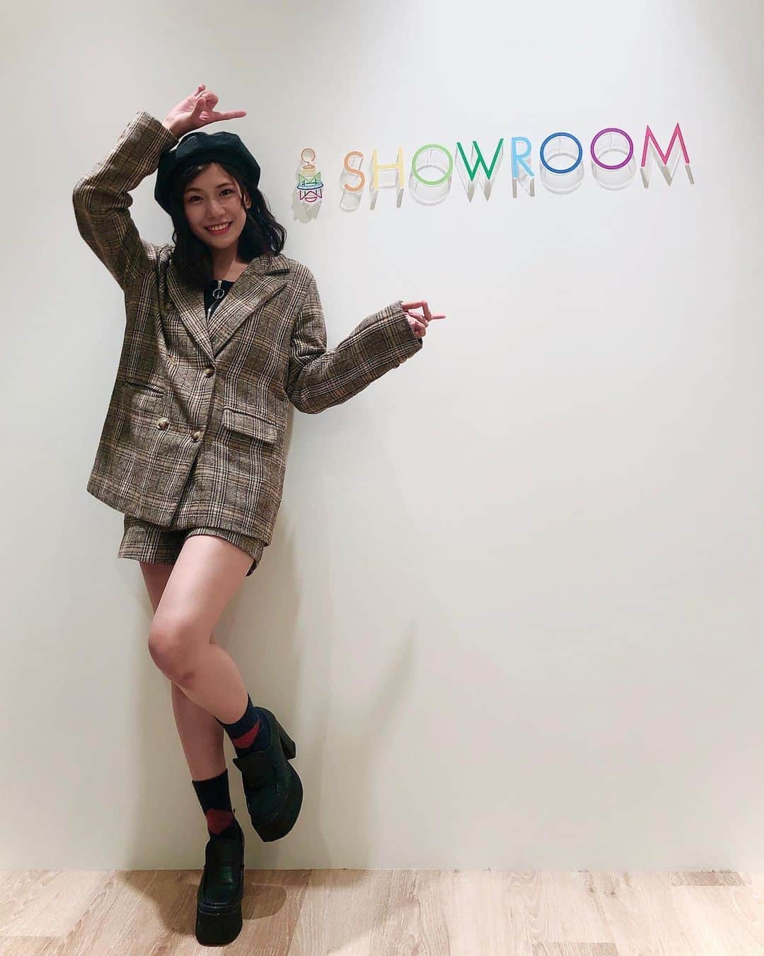 橘ひなたのインスタグラム：「SHOWROOM。 * * * 素敵なスタジオと素敵なスタッフさんたちに囲まれて、夢を叶える夢が詰まった刺激的な場所でしたっ💪🏻💥 * いつもSHOWROOMを応援してくれてるみんな、本当にありがとう！！」
