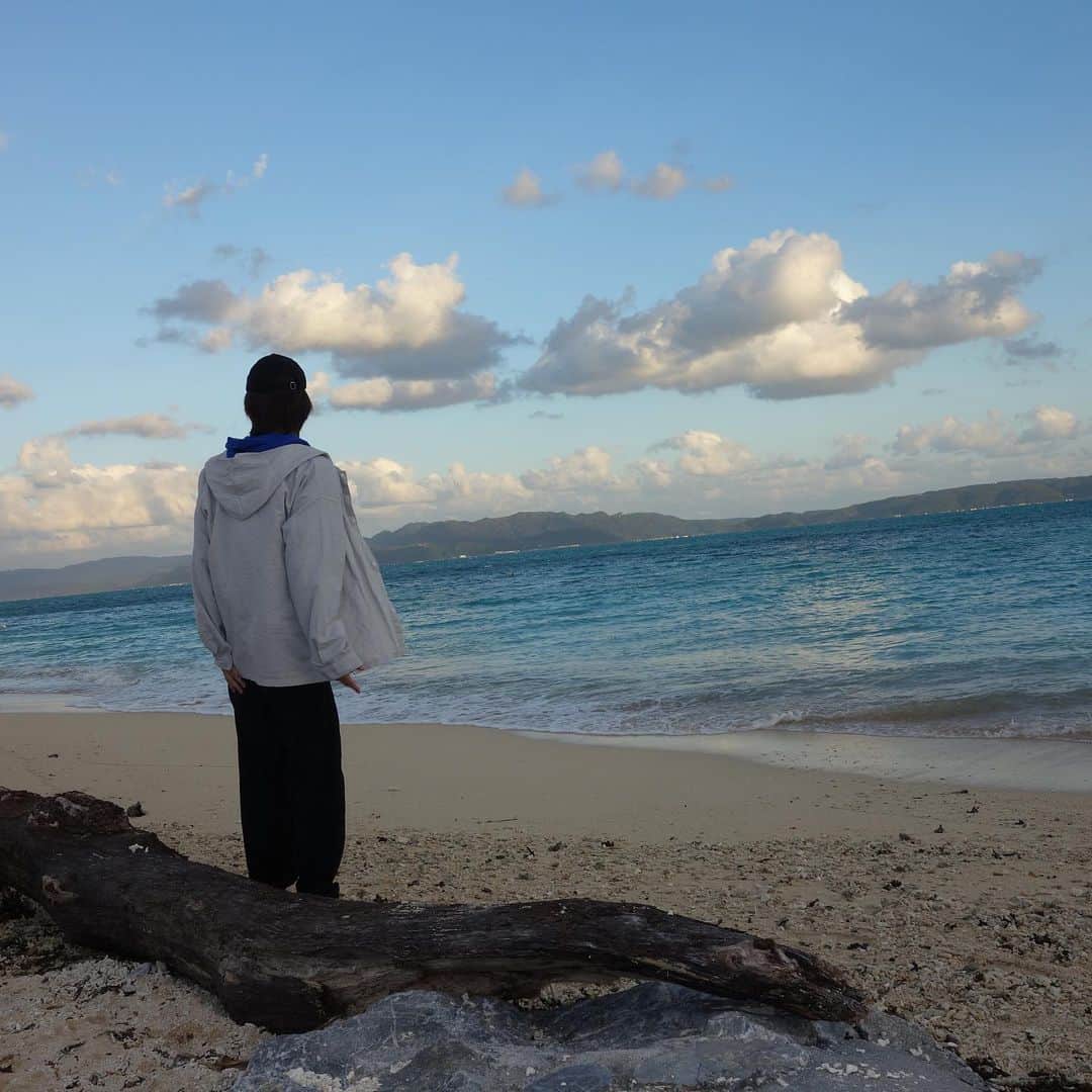 椿隆之さんのインスタグラム写真 - (椿隆之Instagram)「ウルトラサイズに  なるまで！  #宇治清高 が撮影してくれた！ #沖縄　#海  #夕陽  #ふぁいんだー越しの私の世界  #写真  #ウルトラマン  #urutoraman  #特撮  #hero  #tokusatsu  #ホラー」12月9日 20時22分 - kibatsu3