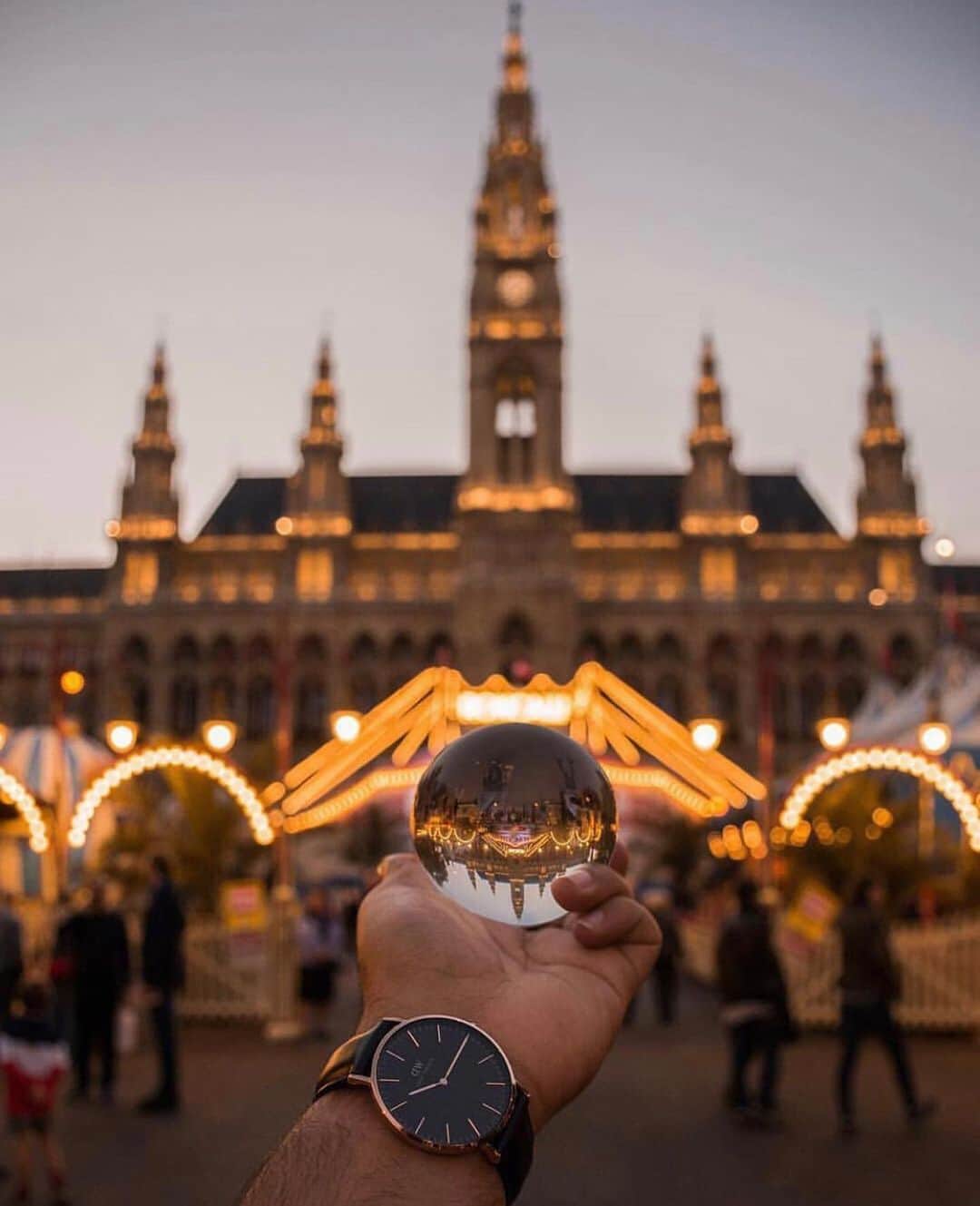 Architecture - Housesさんのインスタグラム写真 - (Architecture - HousesInstagram)「Happy Holidays @danielwellington Get 20% off when buying 2 products or more! Use the code ARCHIDESIGNHOME for 15% extra off on Danielwellington.com Free giftwrapping with all orders! @danielwellington .  Photo via @a_lazy_architect」12月9日 20時20分 - _archidesignhome_